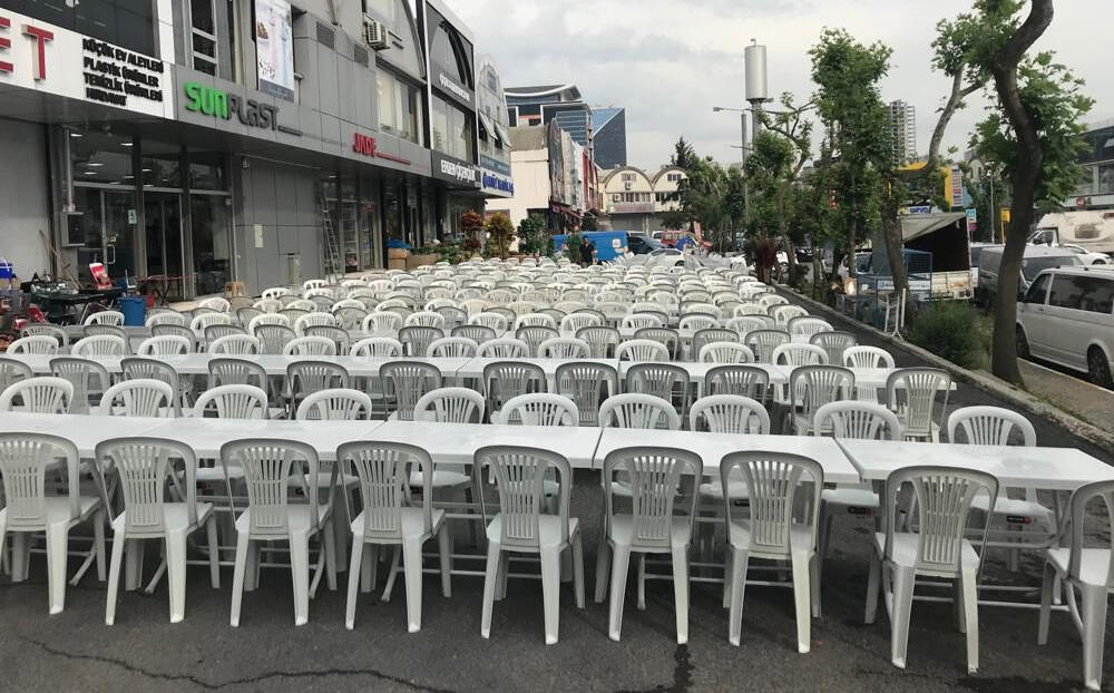 Plastik Sandalye Kiralama İstanbul | 2026 Fiyatları, Süsleme ve 7/24 Hizmet