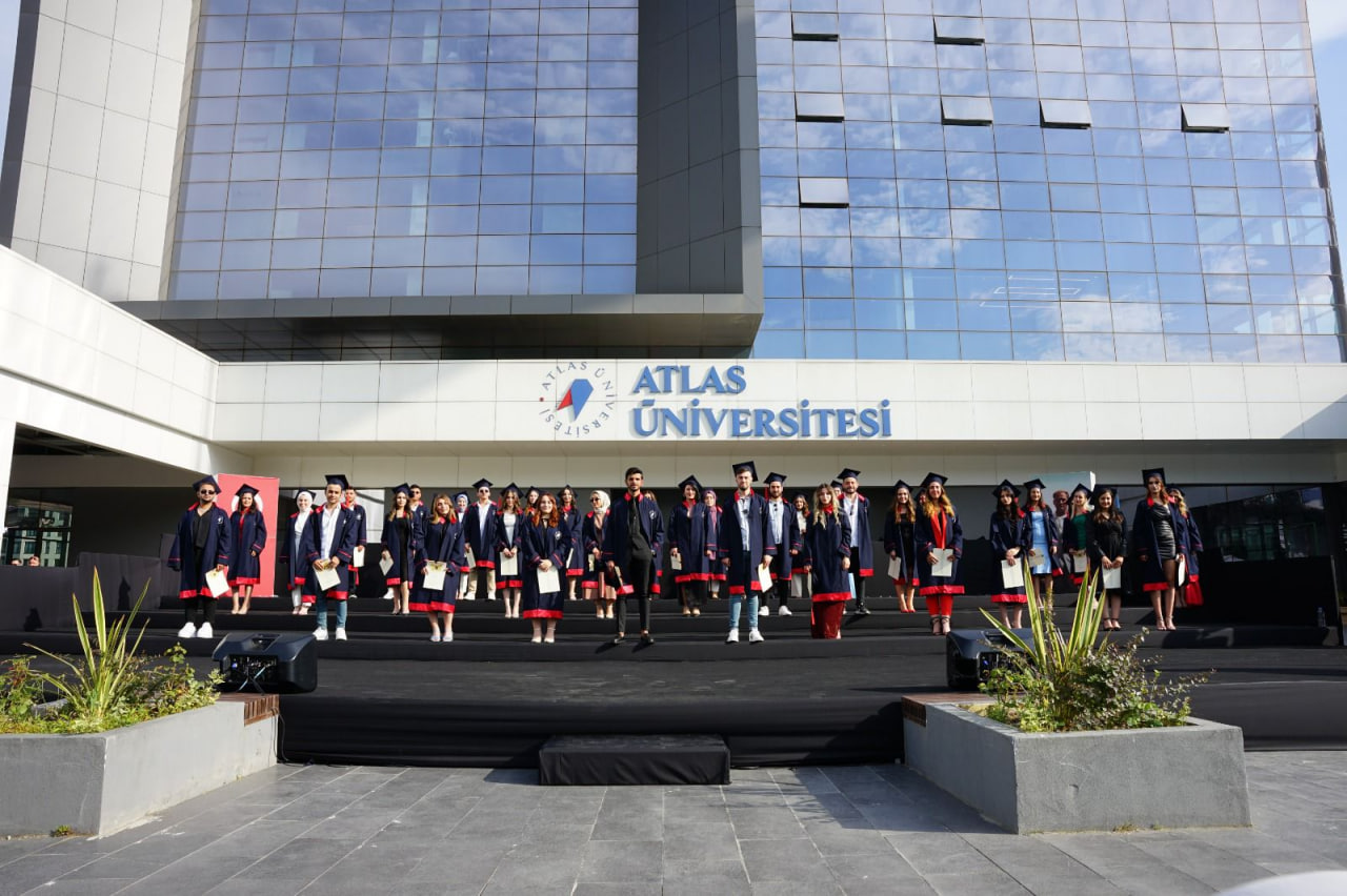 Podyum Kiralama İstanbul | 2026 Fiyatları, Süsleme ve 7/24 Hizmet