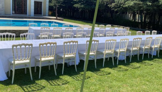 Kemerburgaz'da Düğün Organizasyonu İçin Masa Sandalye Kiralama Hizmeti Verdik